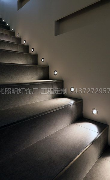 楼梯卧室地脚灯安装位置
