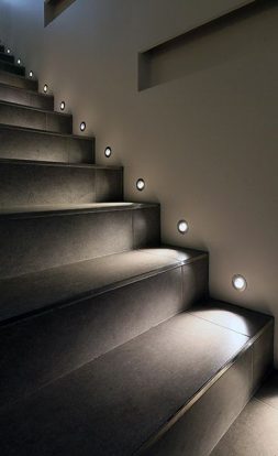 楼梯卧室地脚灯安装位置